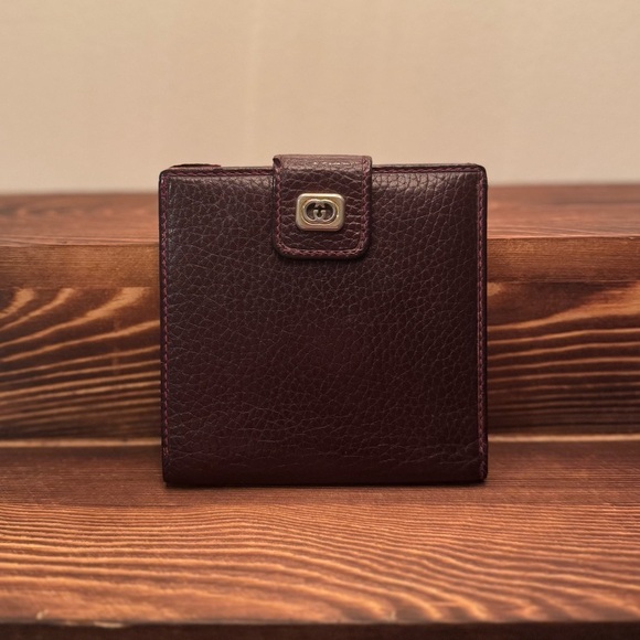 Gucci Handbags - Gucci Leather Bifold Wallet
With certificate of authenticity

w:4.7 in h:3.9 in